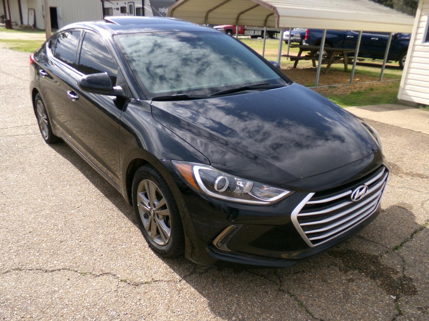 2018 Phantom Black Pearl /Gray Hyundai Elantra (5NPD84LF5JH) with an 2.0L engine, automatic transmission, located at 401 First NE, Bearden, AR, 71720, (870) 687-3414, 33.726528, -92.611519 - Photo#22